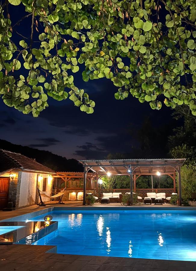 Bourazani Wild Life Resort โคนิทซา ภายนอก รูปภาพ